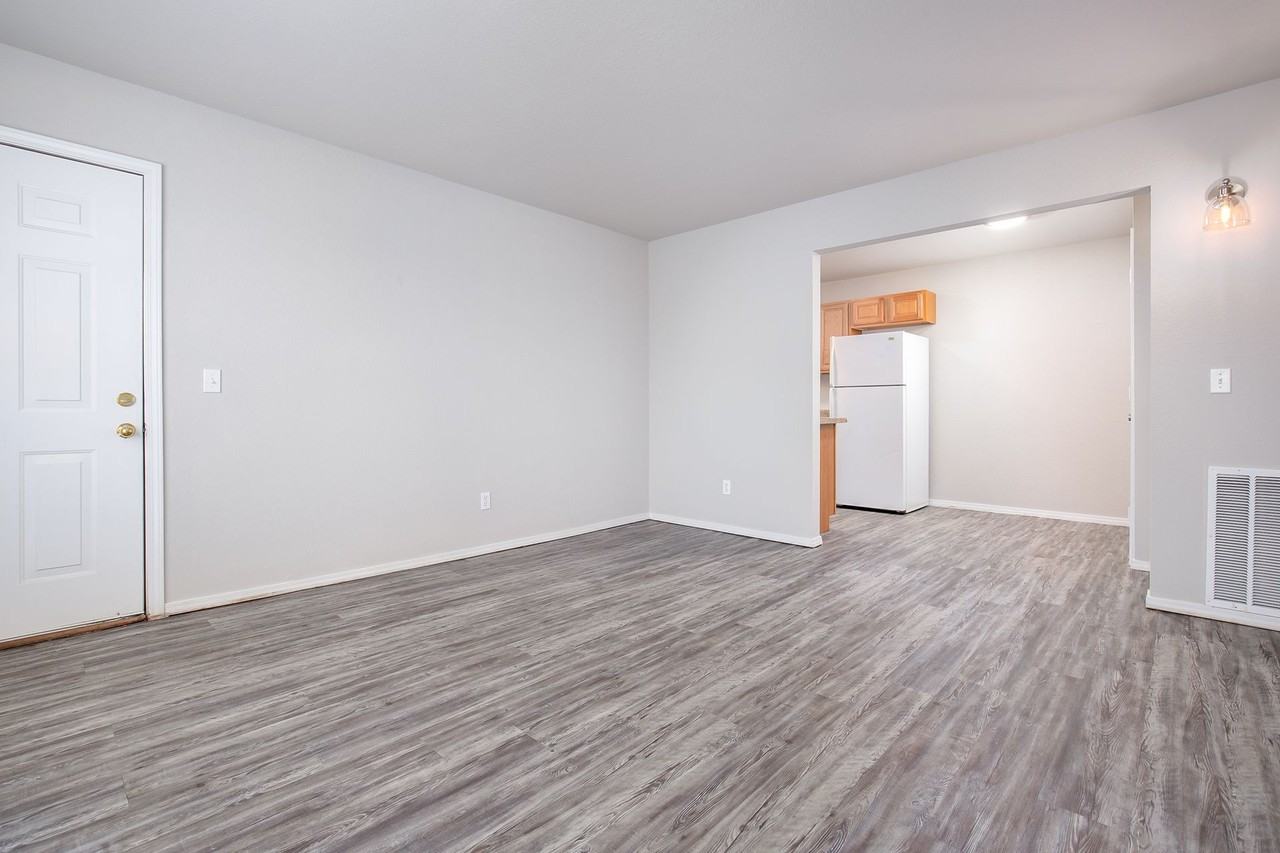 Buffalo Creek Apartment Homes - Photo 7 of 16