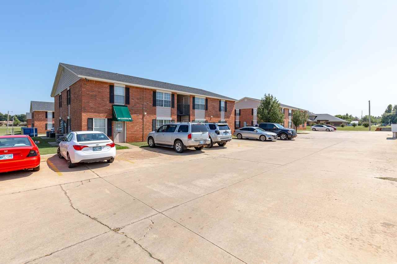 Buffalo Creek Apartment Homes - Photo 2 of 16