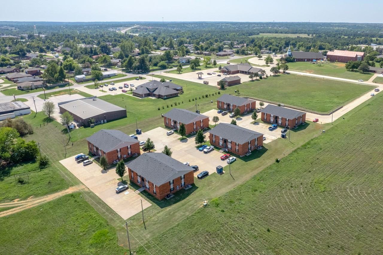 Buffalo Creek Apartment Homes - Photo 3 of 16