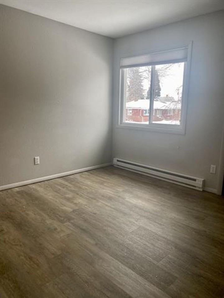 426 West Babcock Street - Photo 3 of 8