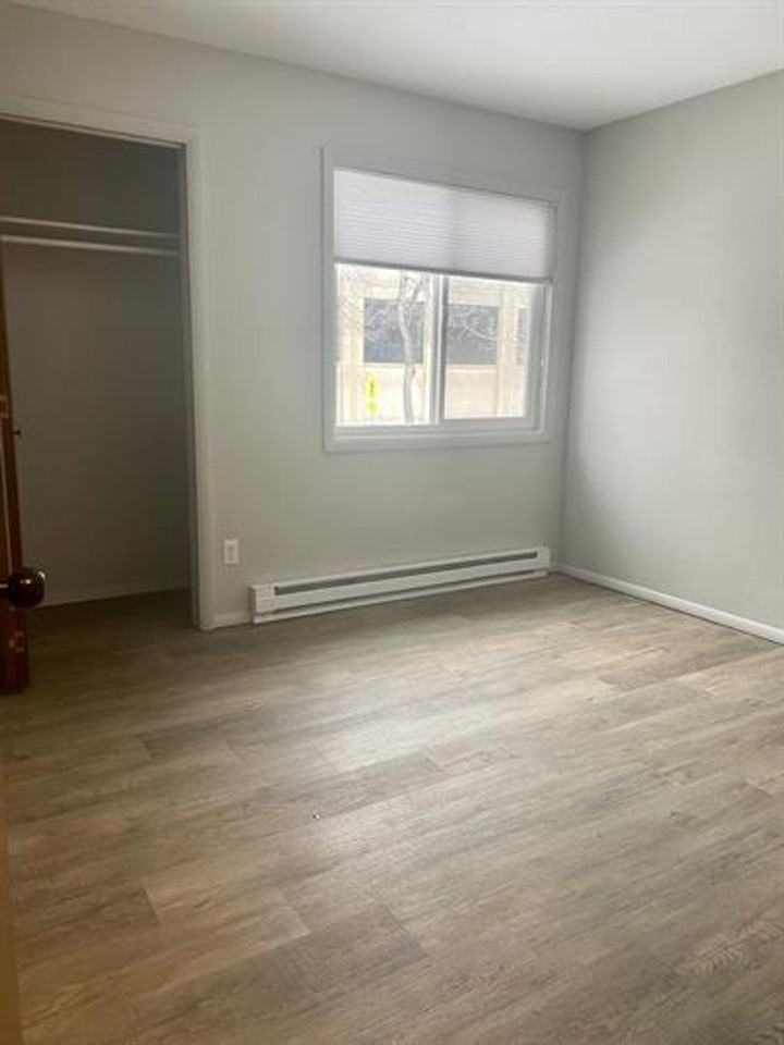 426 West Babcock Street - Photo 4 of 8