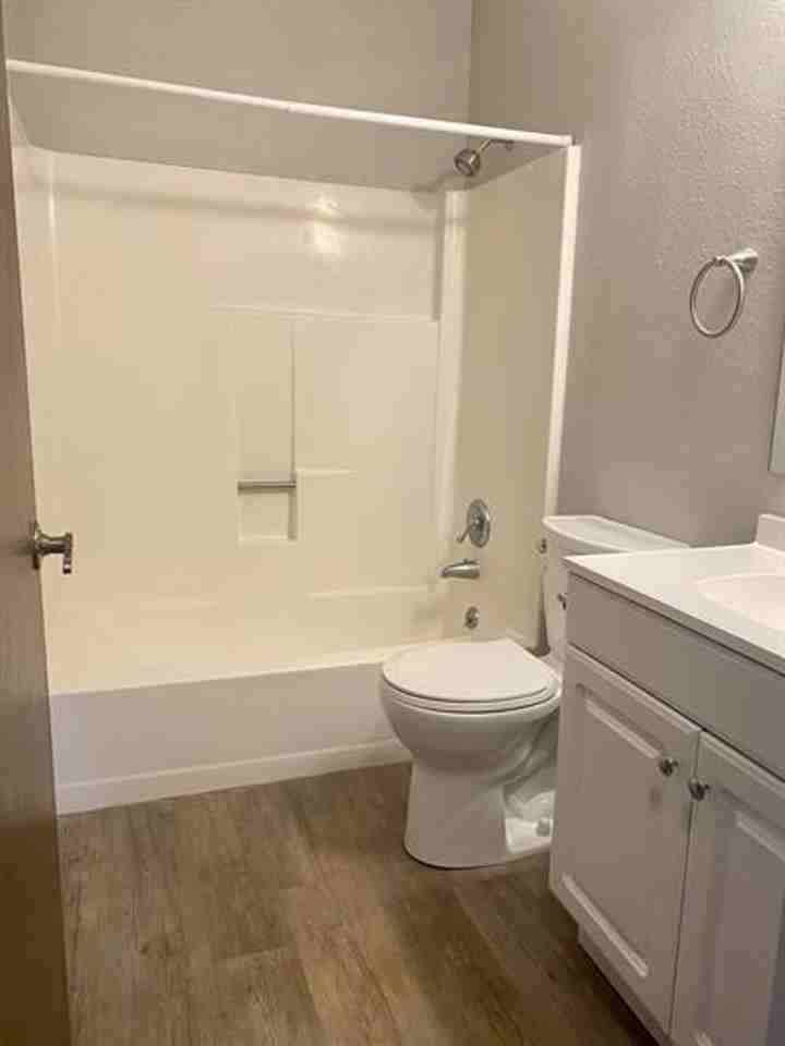 426 West Babcock Street - Photo 5 of 8