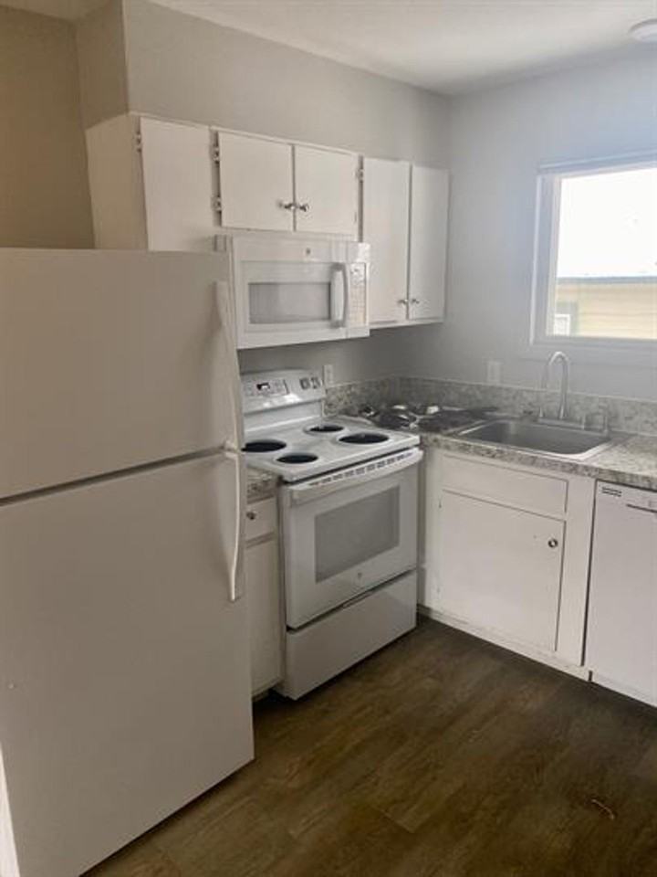 426 West Babcock Street - Photo 6 of 8