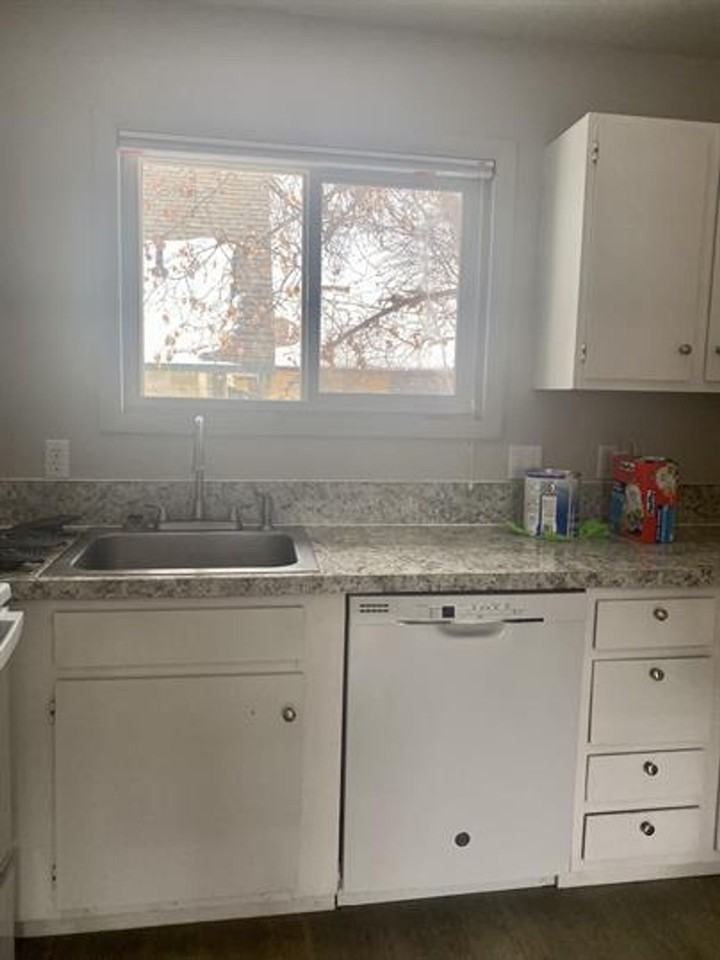 426 West Babcock Street - Photo 7 of 8