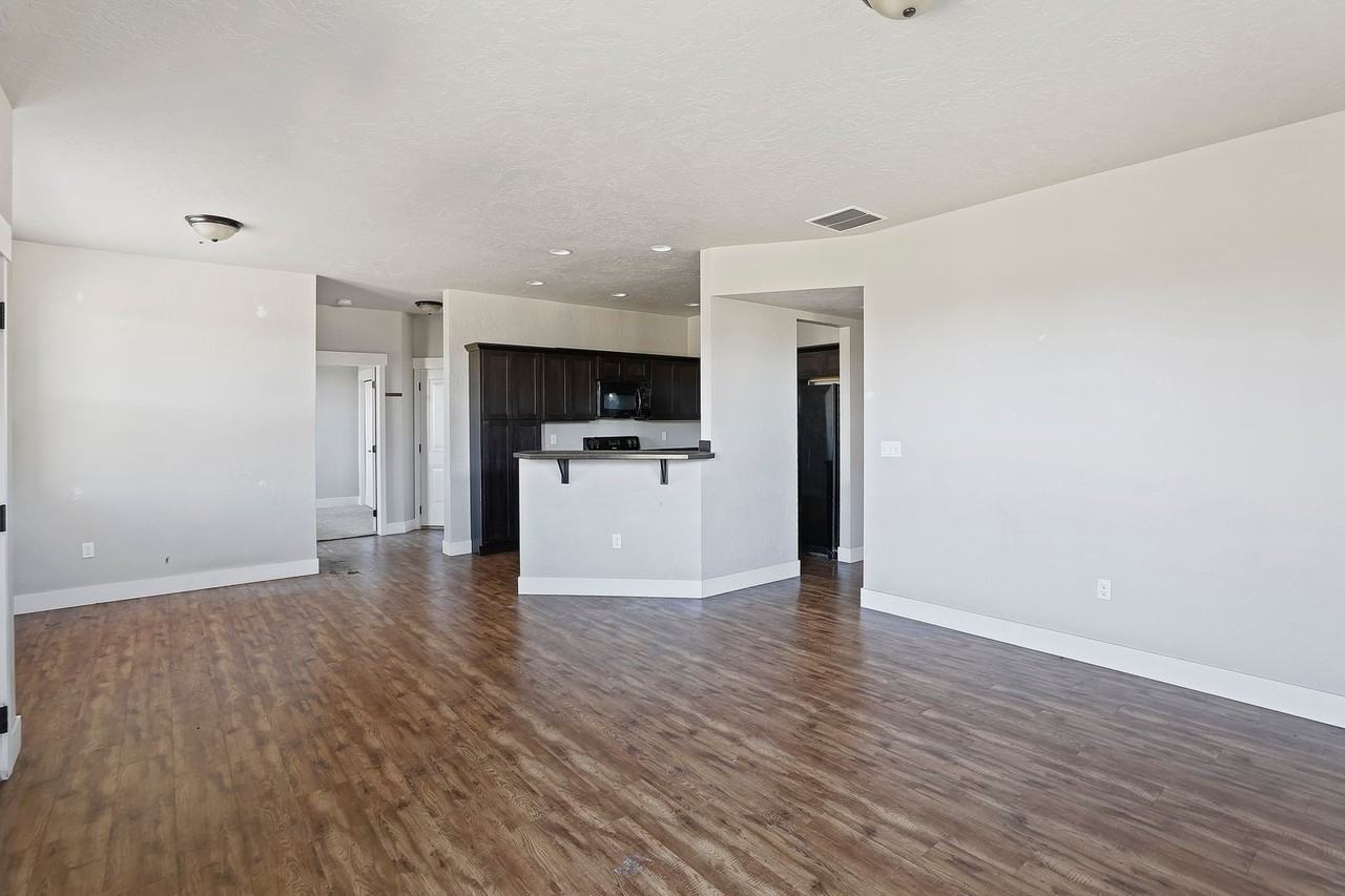 6 Bedroom Townhome - Photo 7 of 50