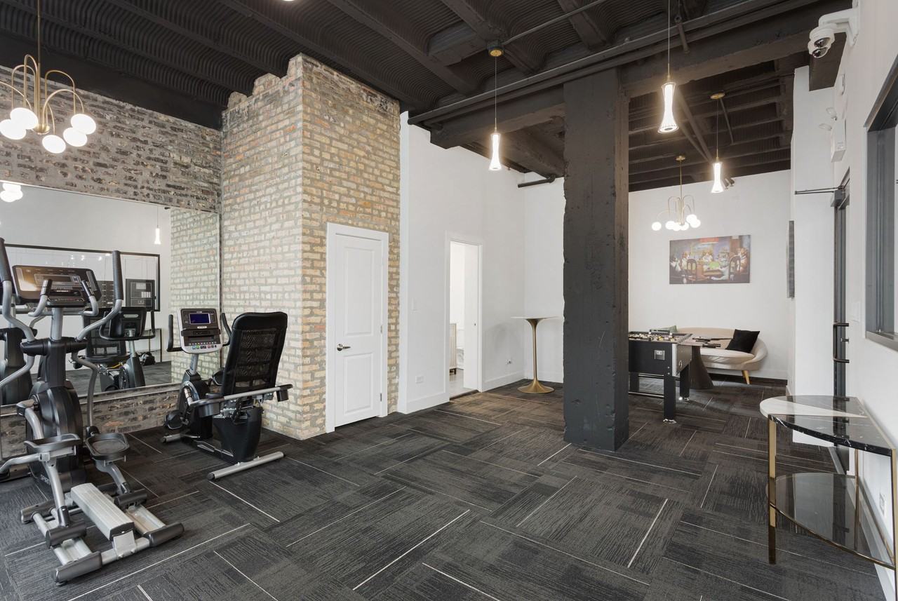 6026 N Winthrop - Photo 2 of 47