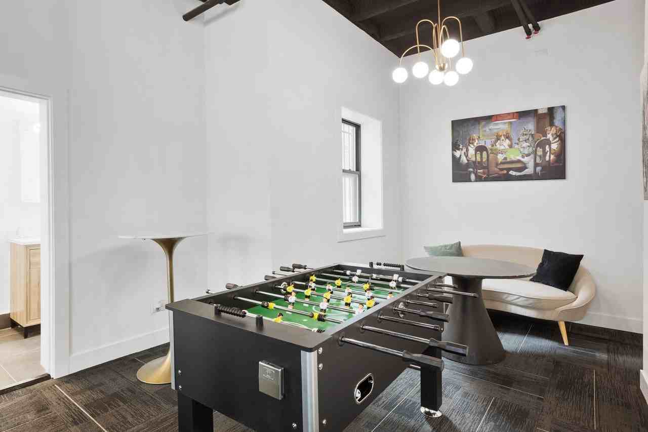 6026 N Winthrop - Photo 5 of 47