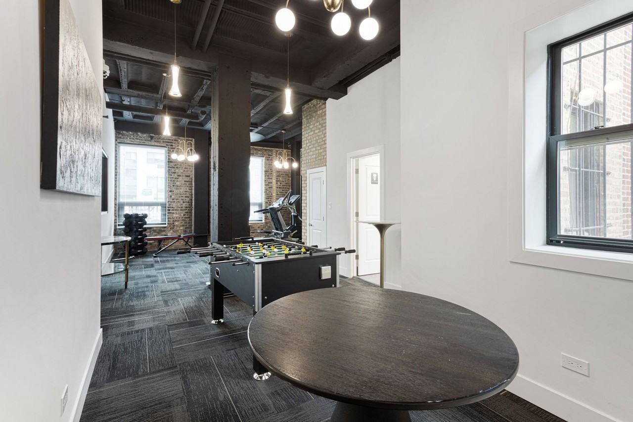 6026 N Winthrop - Photo 6 of 47