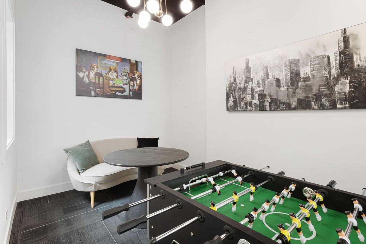 6026 N Winthrop - Photo 7 of 47