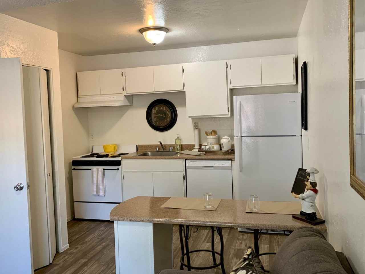 Sunset Vista Apartments - Photo 6 of 9