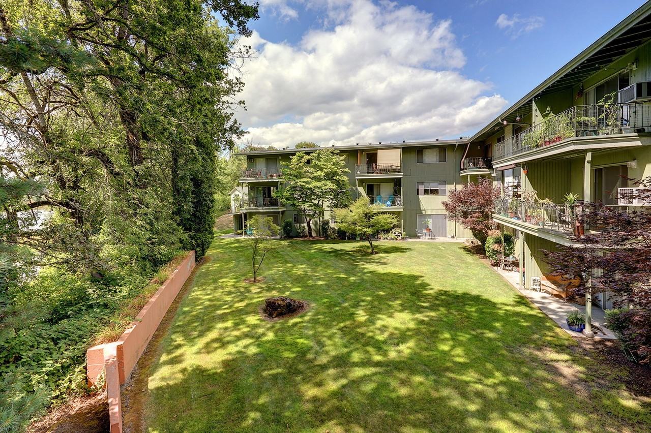 11850 SE 26th - Photo 4 of 6