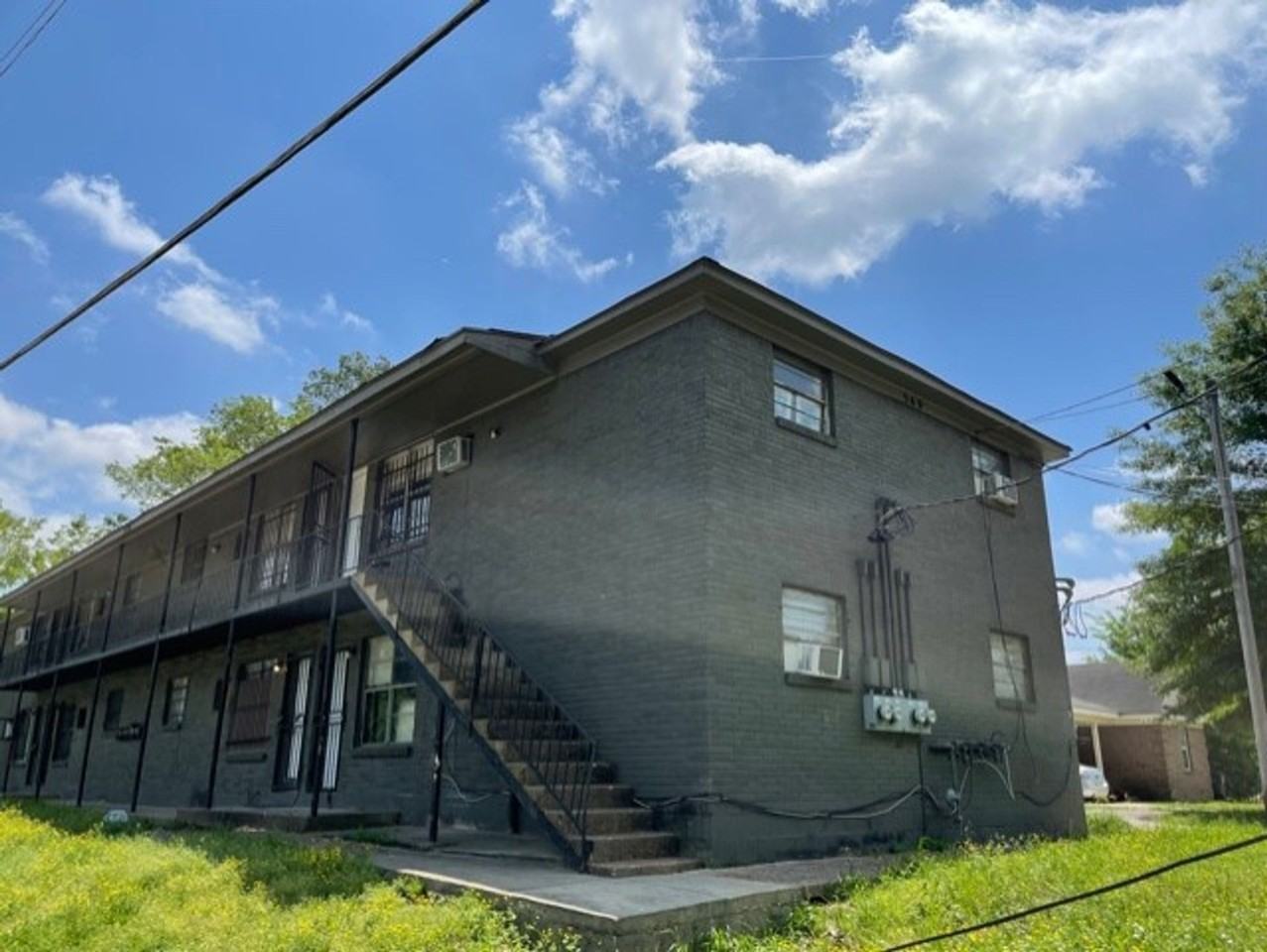 549 Wells Ave - Photo 2 of 2