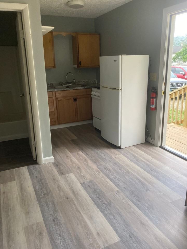 42 Hawthorne Ln - Photo 2 of 16