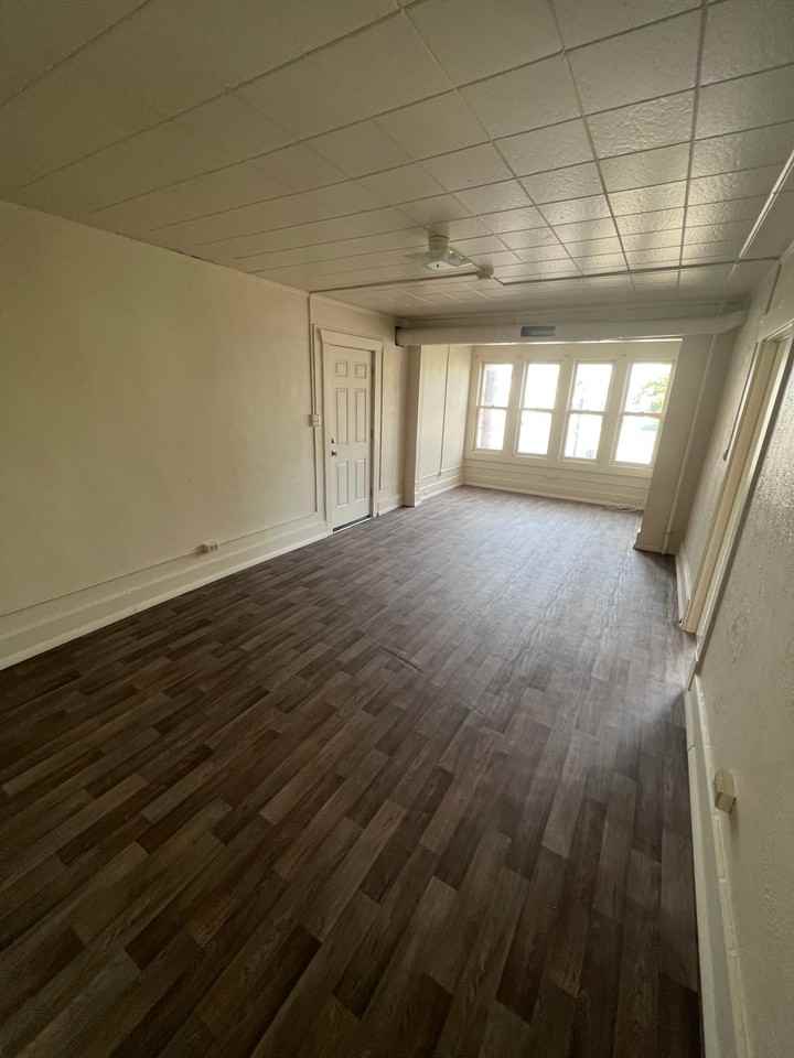 French 601 N. Montana - Photo 2 of 4