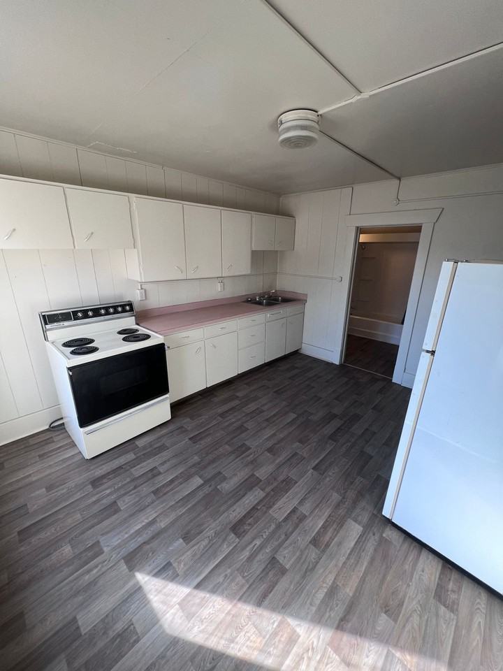 French 601 N. Montana - Photo 3 of 4