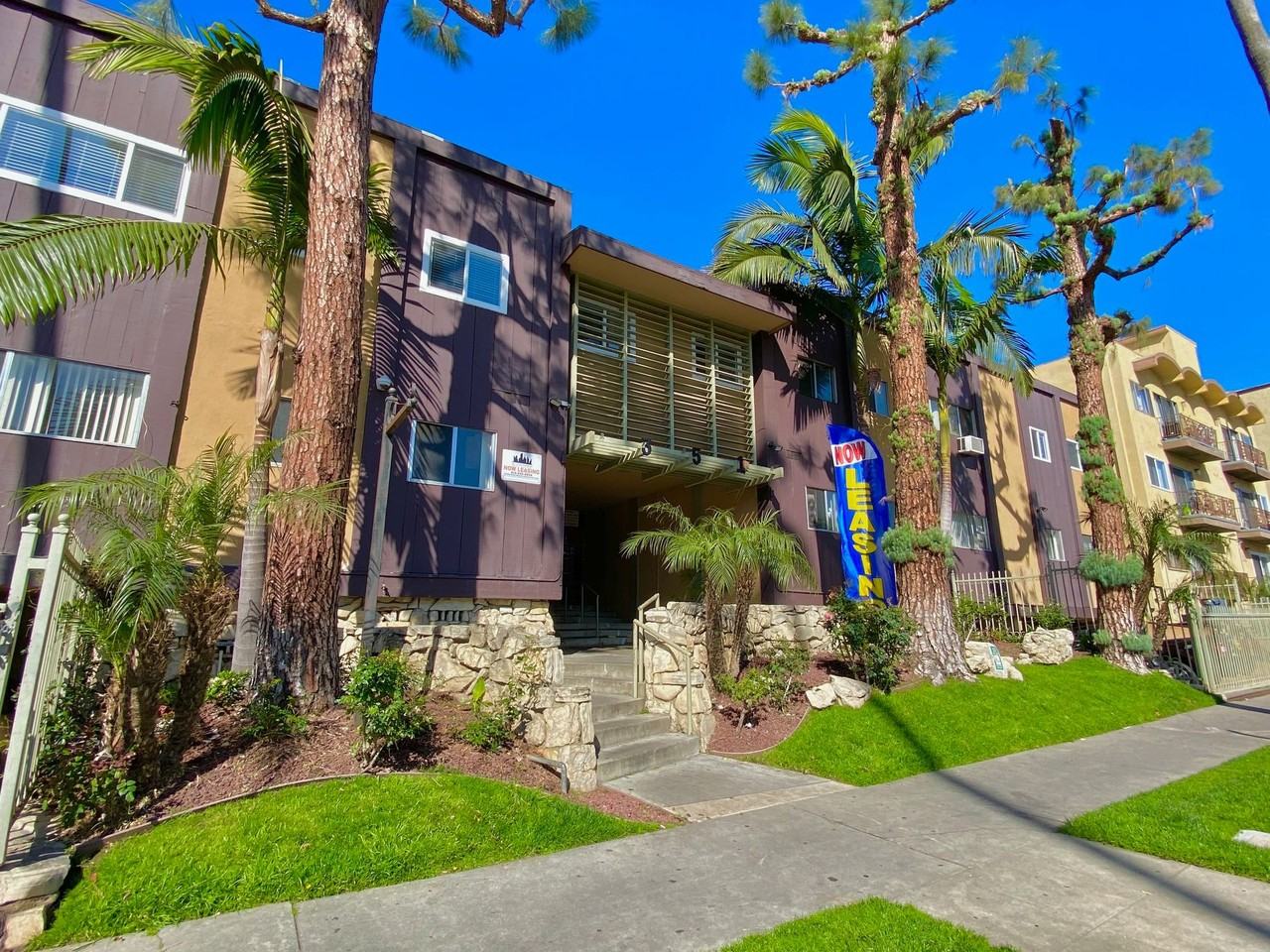 351 S. Manhattan Pl - Photo 6 of 50