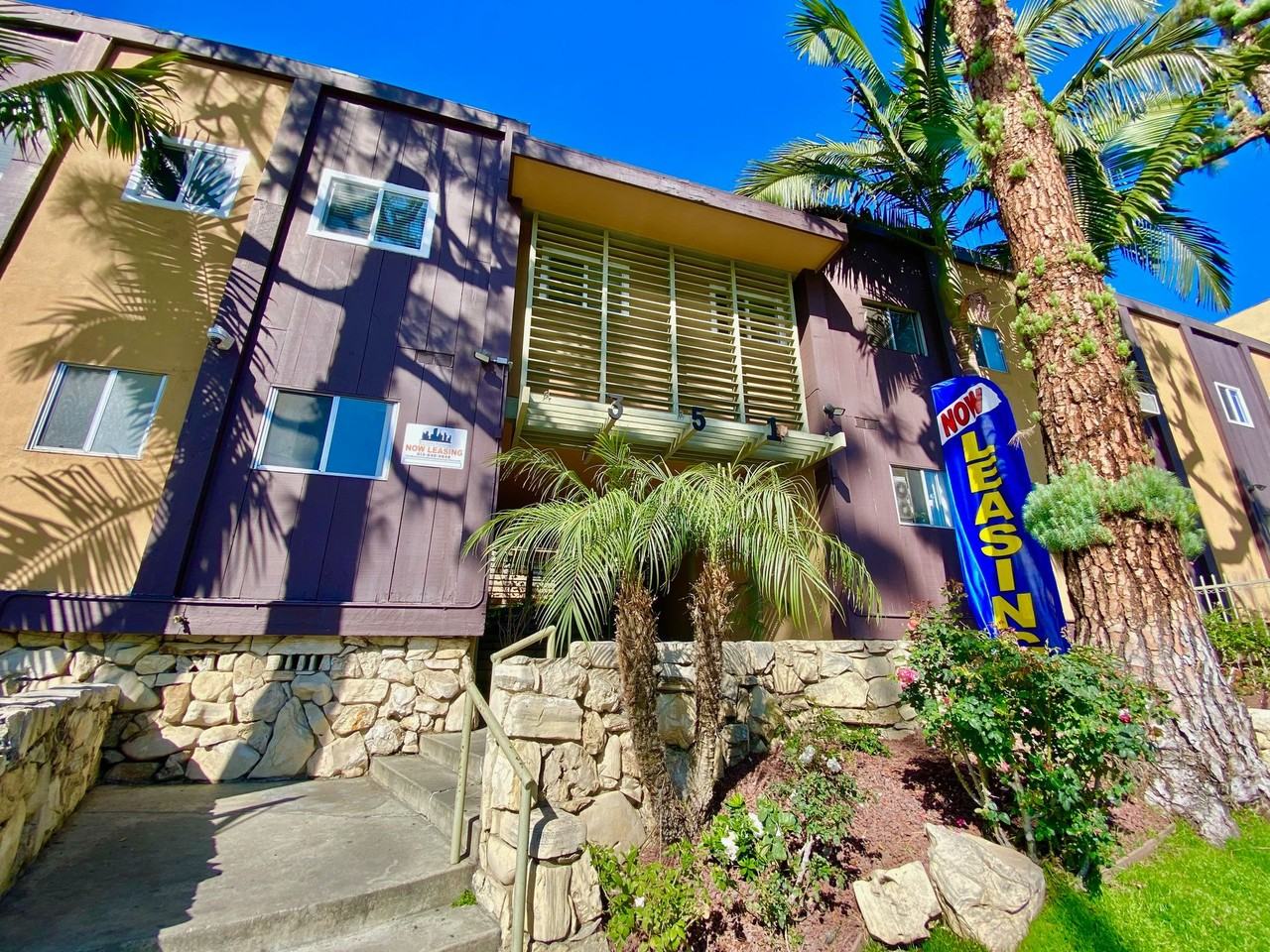 351 S. Manhattan Pl - Photo 7 of 50