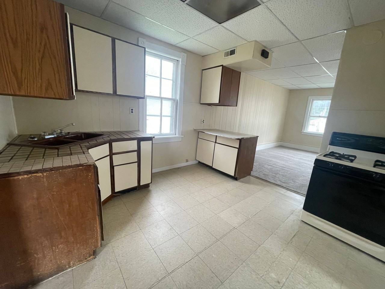 2415 S 16th St. - Photo 3 of 9