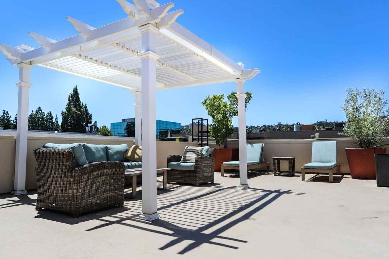 The Radford Studio City - Photo 6 of 12