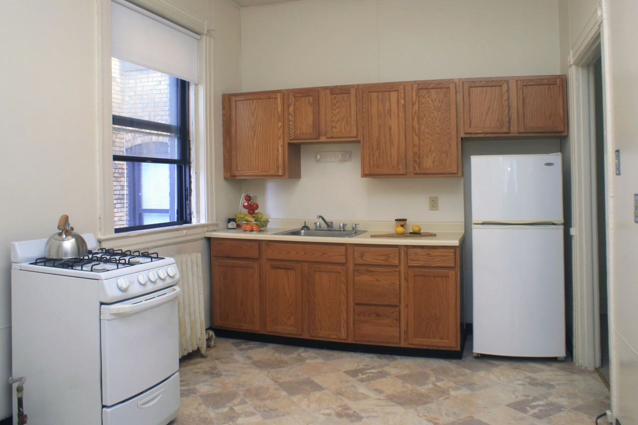 Oakland Bates Apartments - Photo 3 of 33