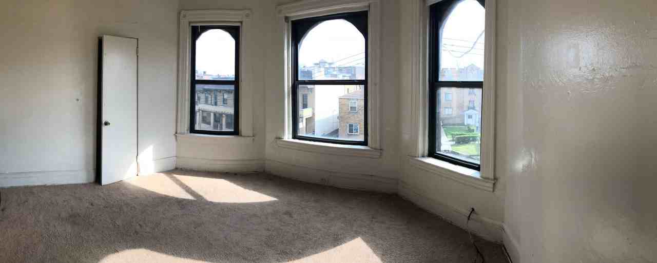 Oakland Bates Apartments - Photo 4 of 33