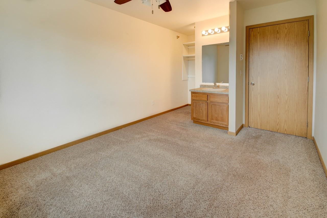 Beaver Suites - Photo 7 of 11