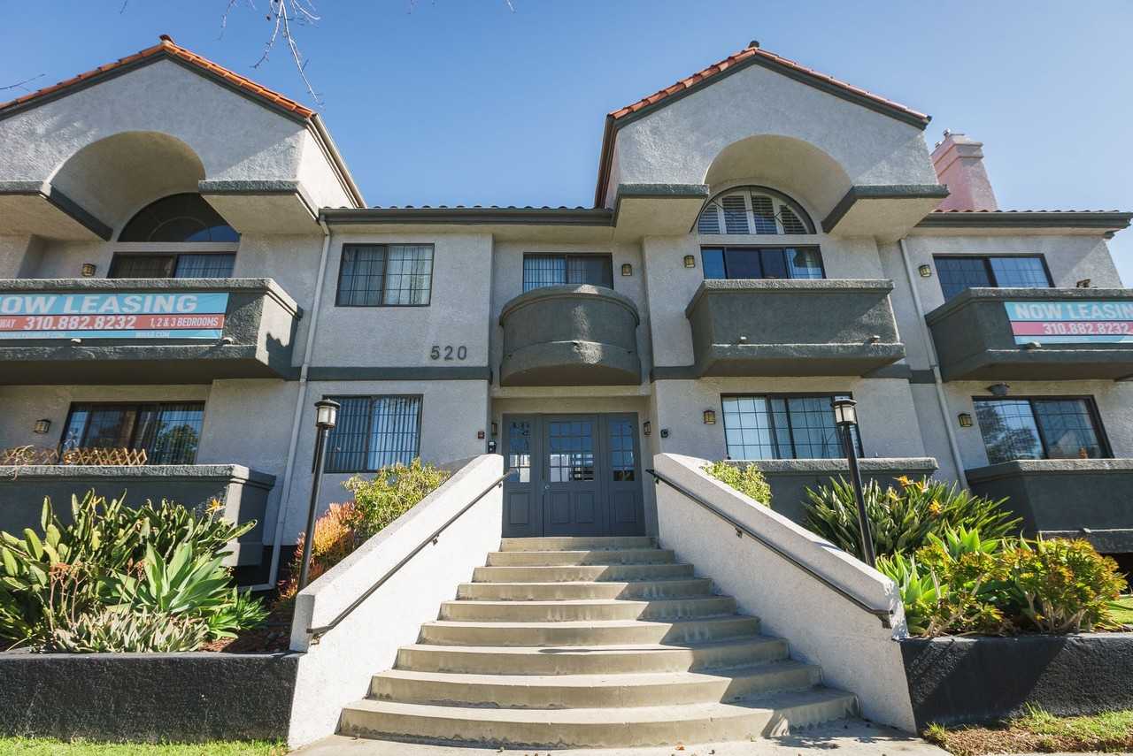 520 N Hollywood Way - Photo 2 of 6