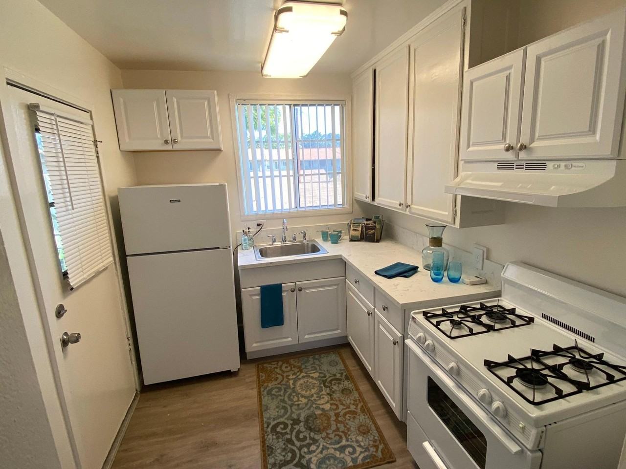 8 GUYS, LTD, LP - Photo 4 of 21