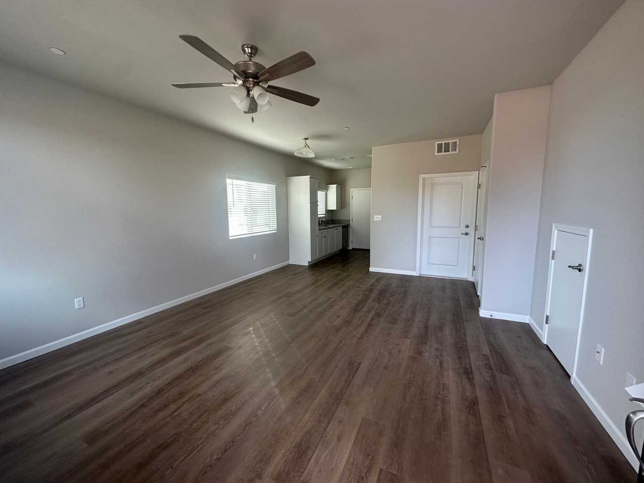 406 S. Summit - Photo 2 of 10