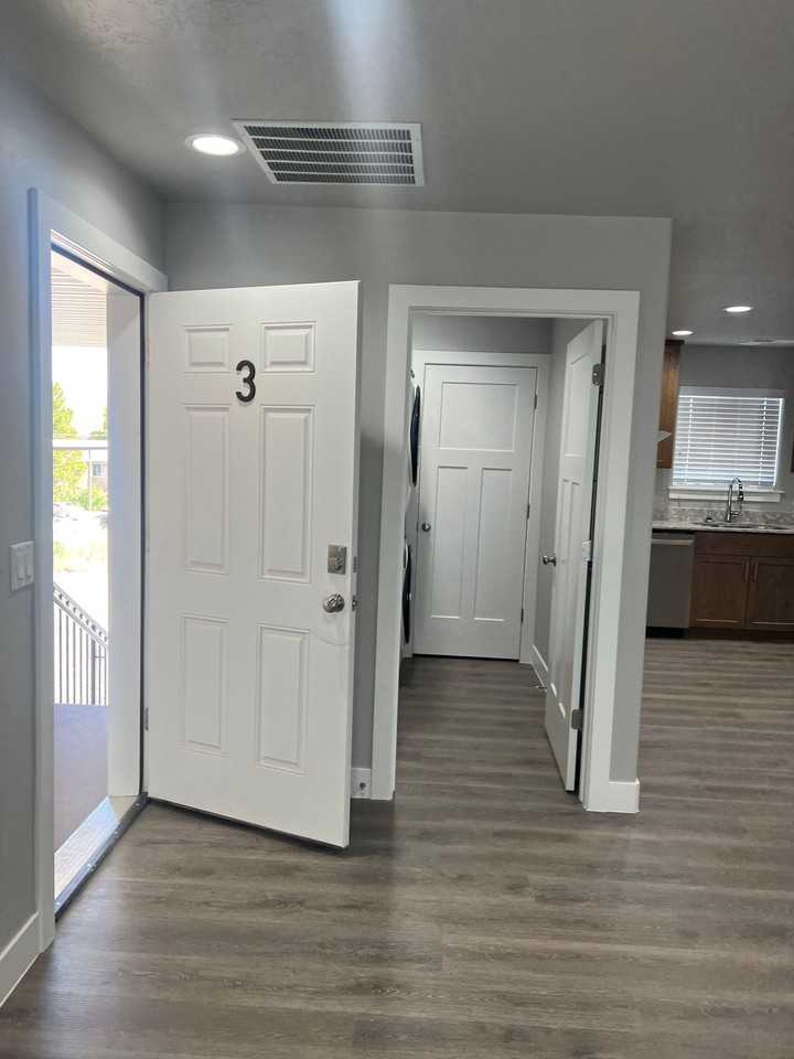 500 N Apartments - Photo 2 of 13