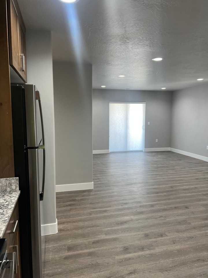 500 N Apartments - Photo 5 of 13