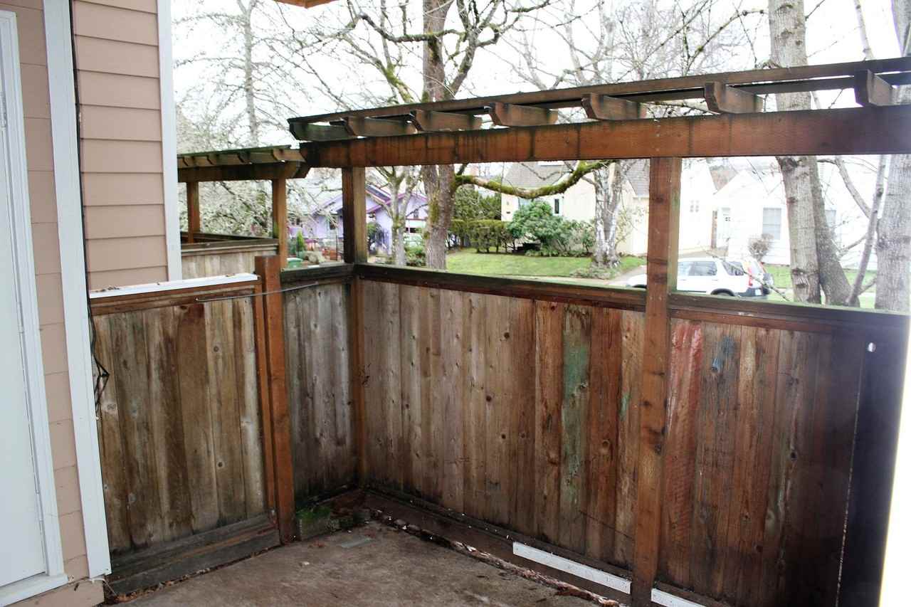 219 Myers St S - Photo 5 of 24