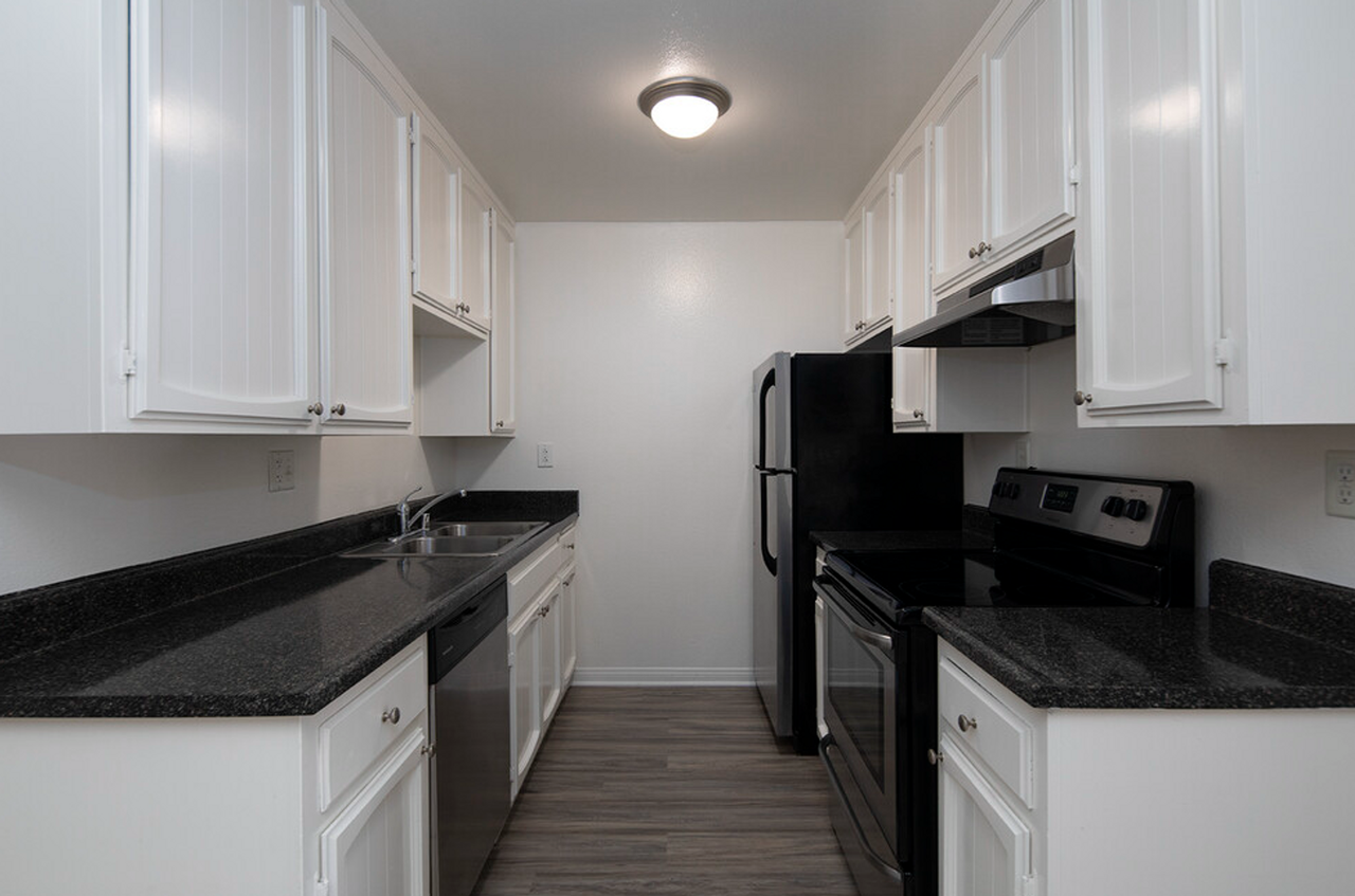 Royal Village Apartments - Photo 2 of 23