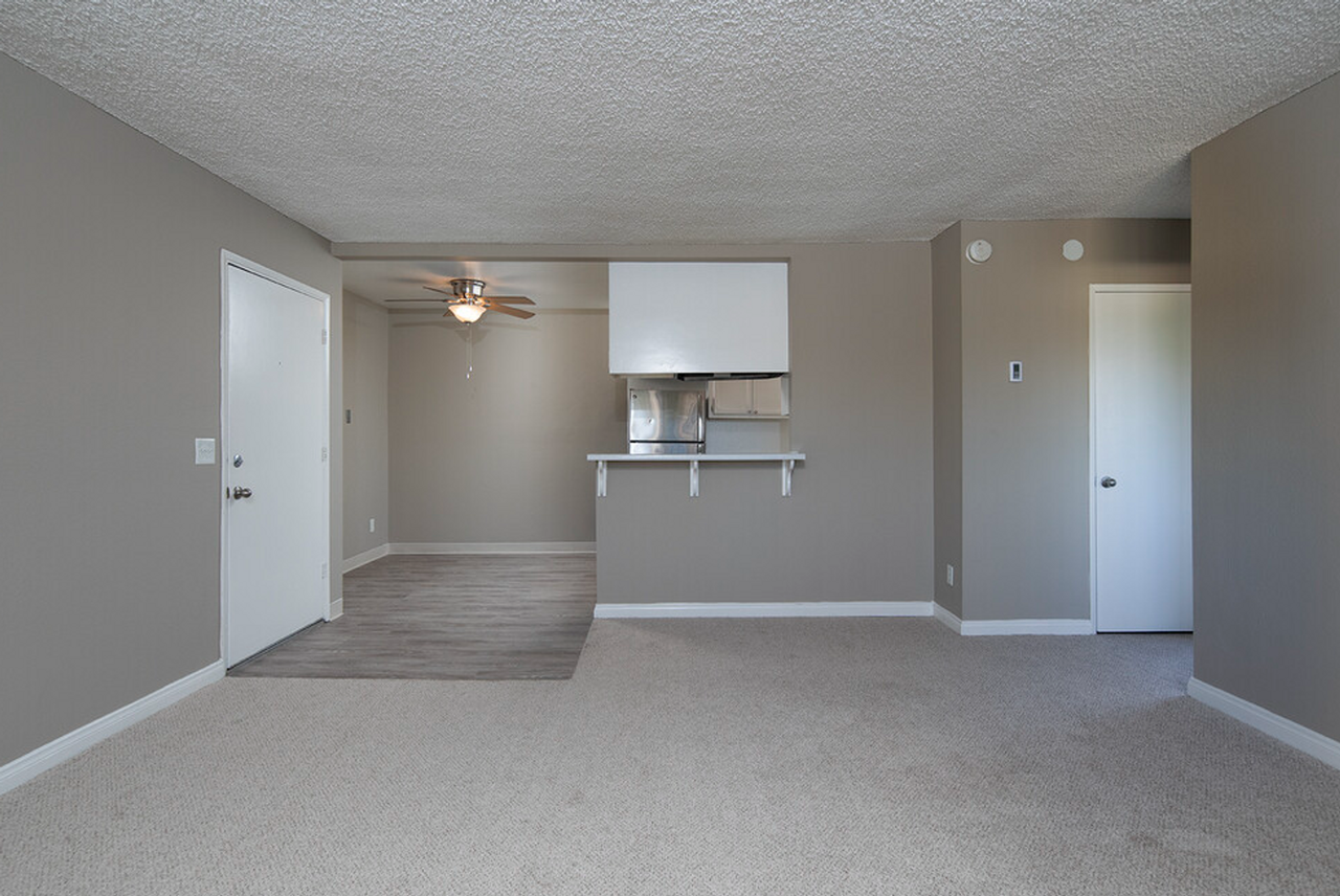 Royal Village Apartments - Photo 5 of 23