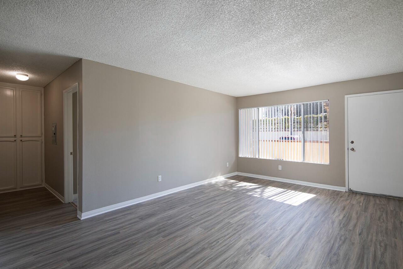 Royal Village Apartments - Photo 6 of 23