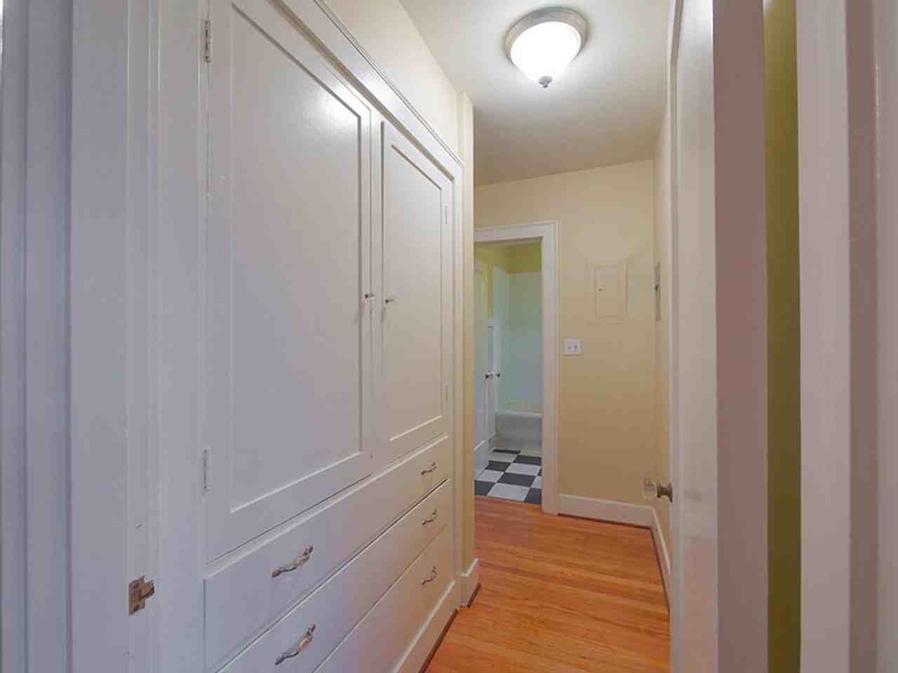 Oriana Apartments - Photo 7 of 13