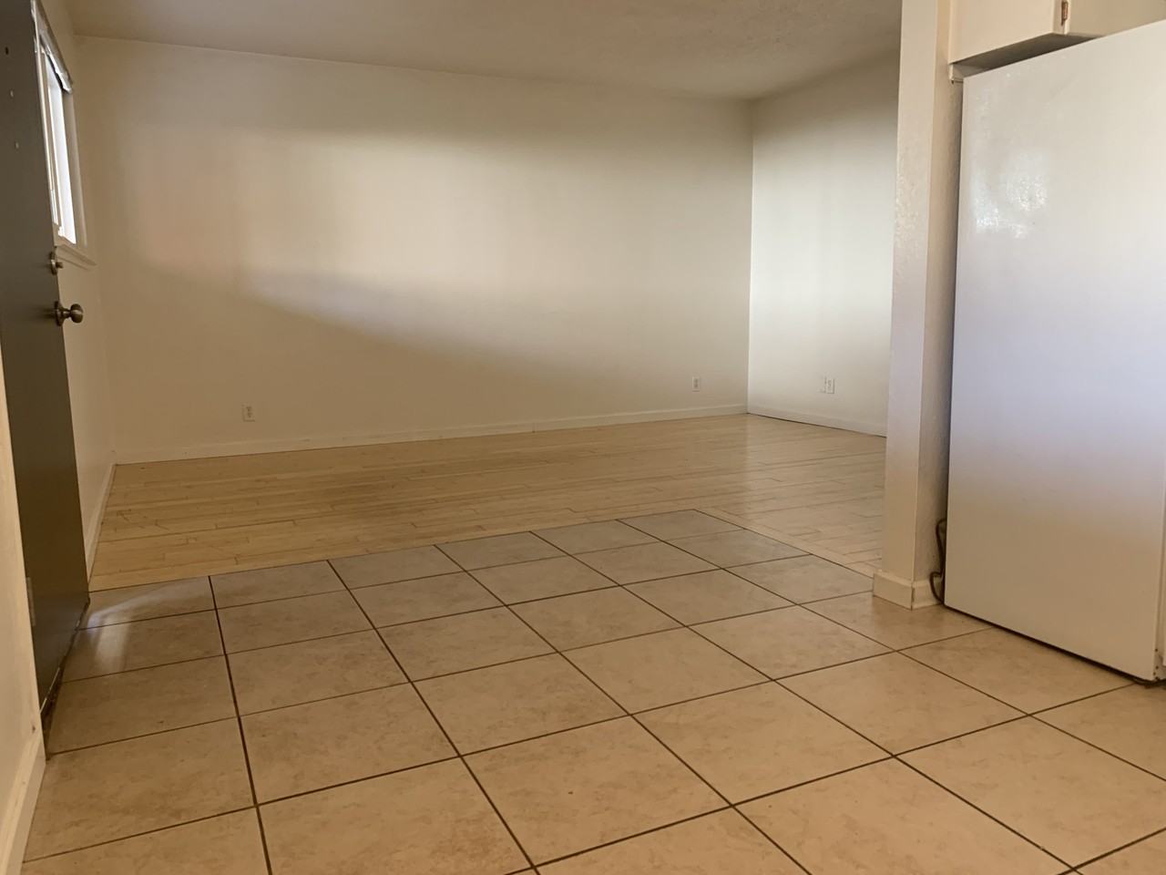 630 W 4th Street - Photo 3 of 11