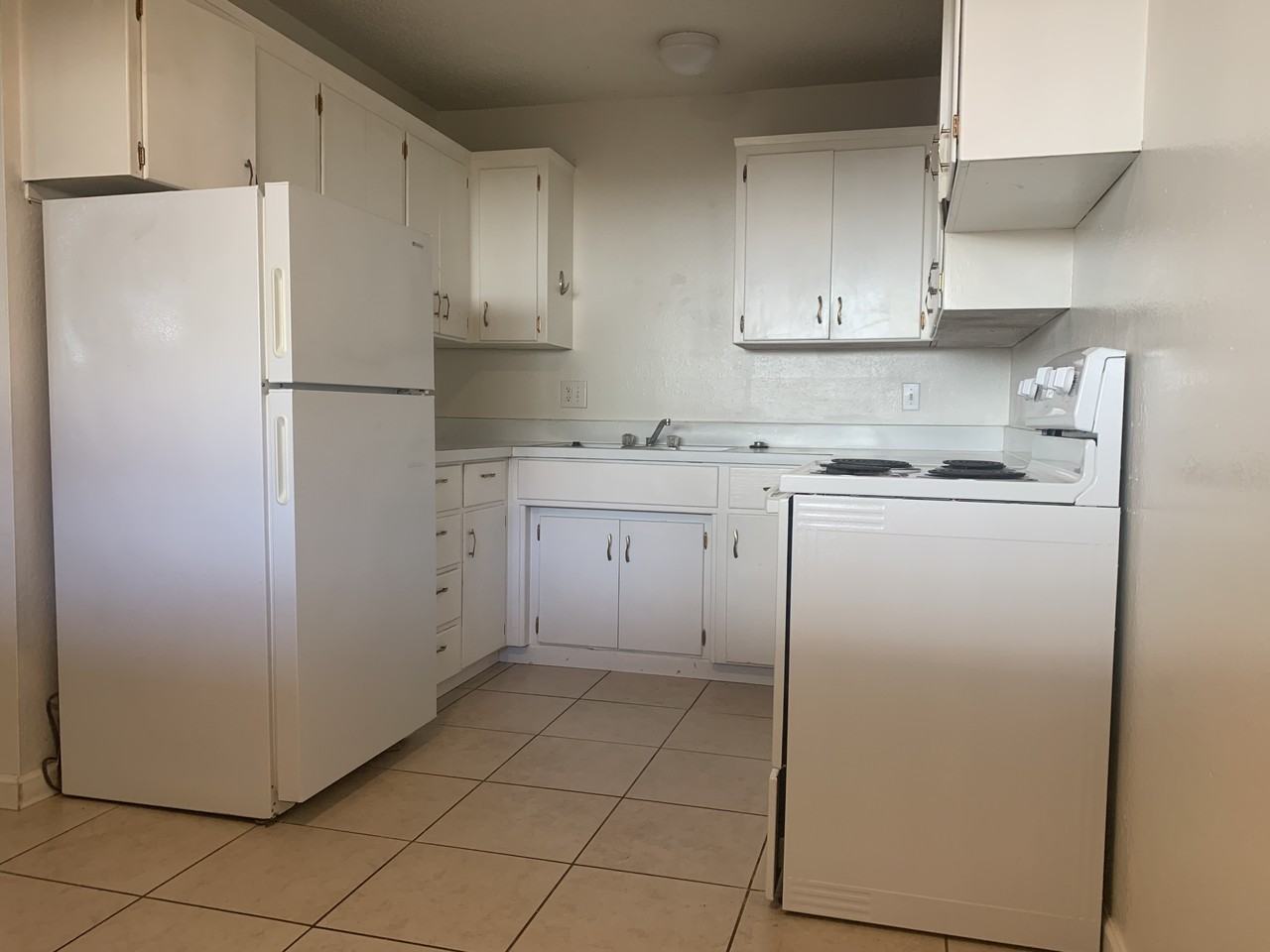 630 W 4th Street - Photo 5 of 11