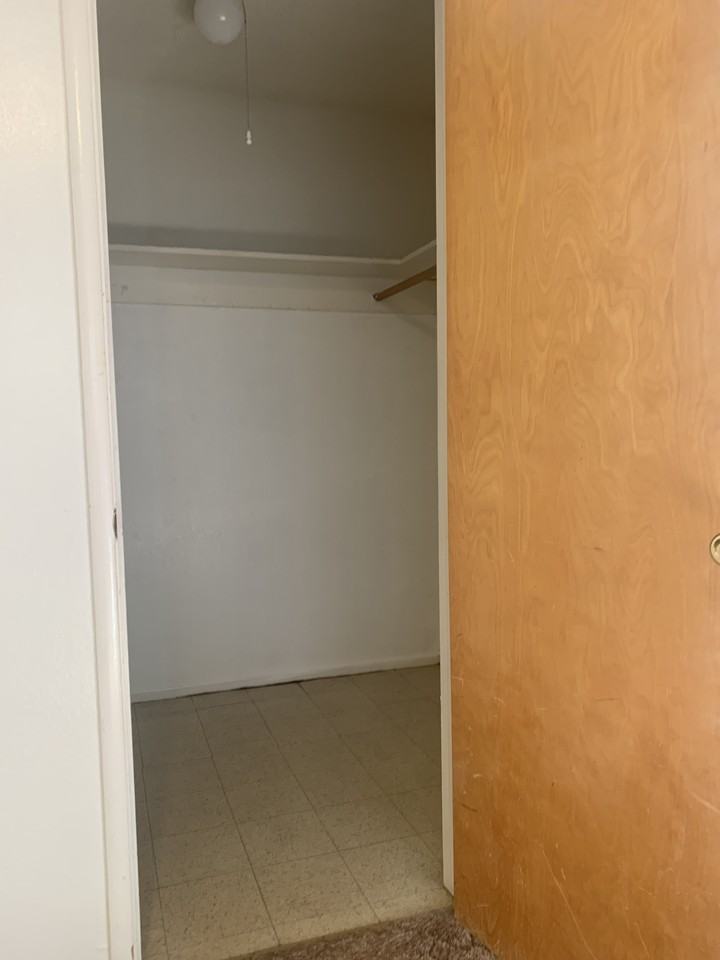 630 W 4th Street - Photo 6 of 11