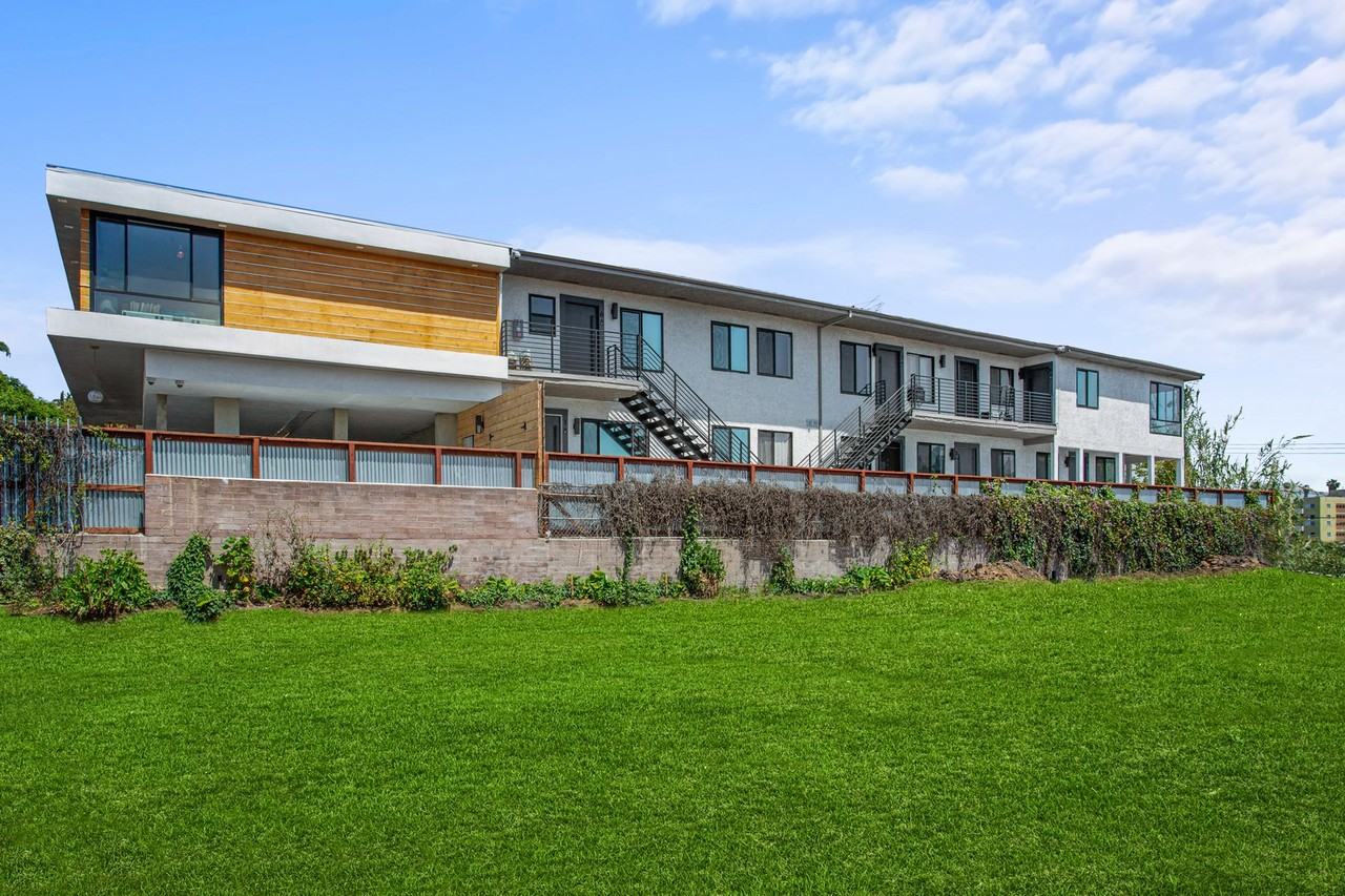 230 S Carondelet Street - Photo 6 of 16