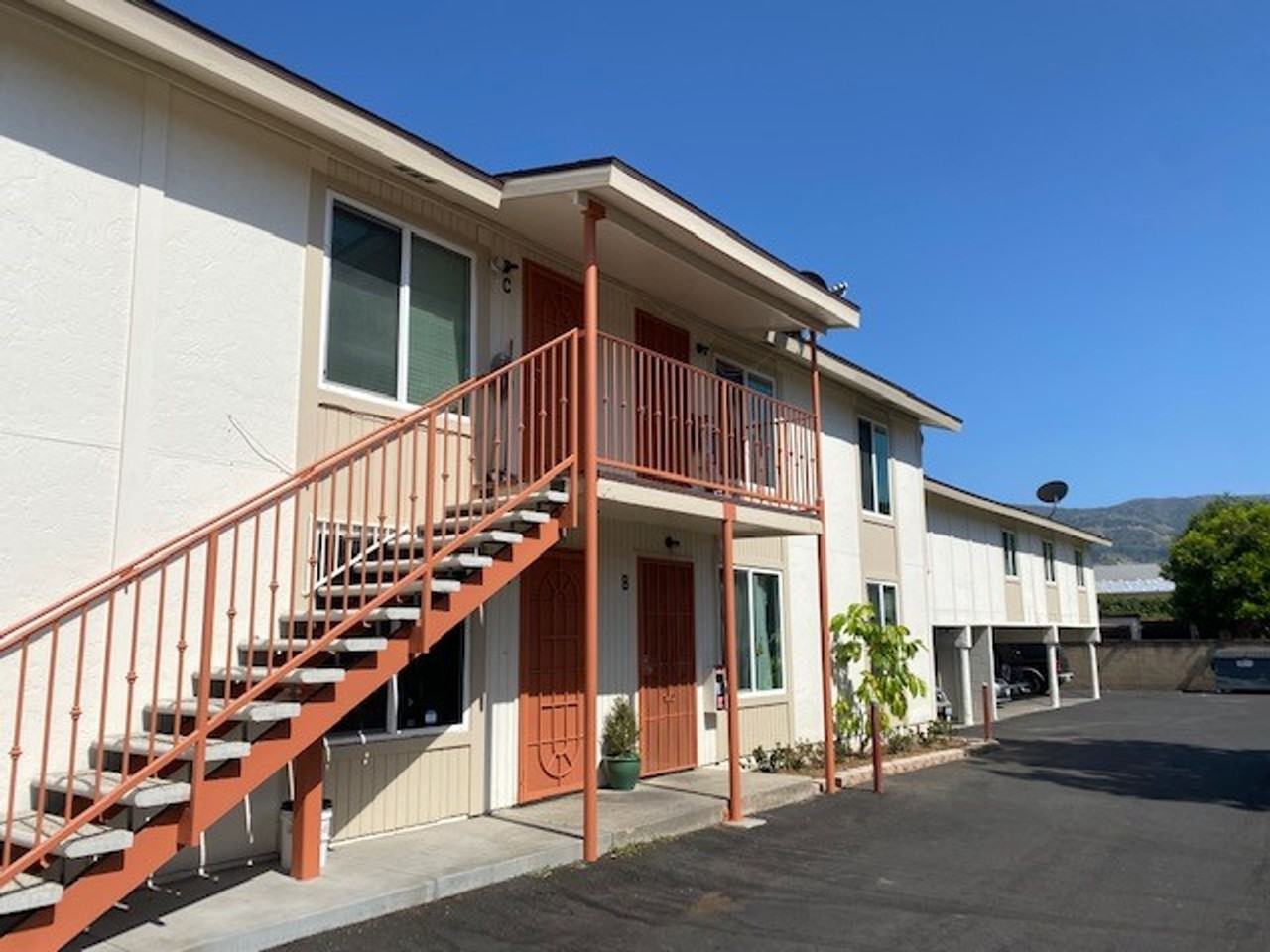 114 - Robert Hammond (Santa Paula) - Photo 4 of 6