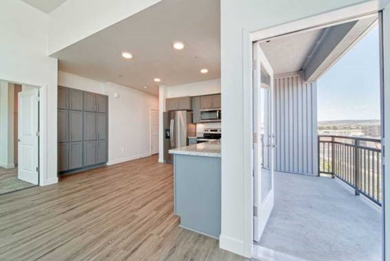 Tank District Apartments 1900 - Photo 5 of 6