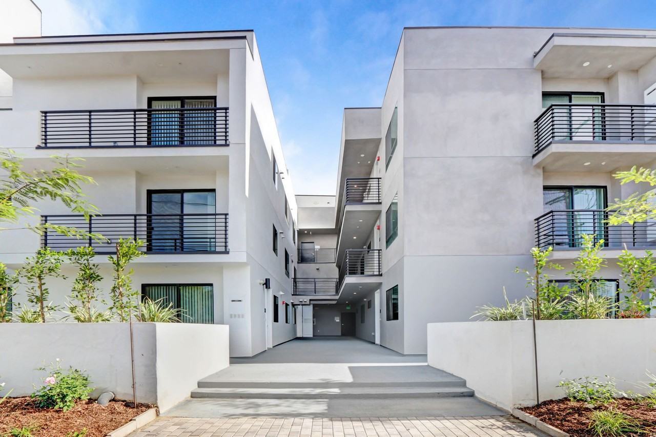 Bassett 54 - Photo 4 of 8