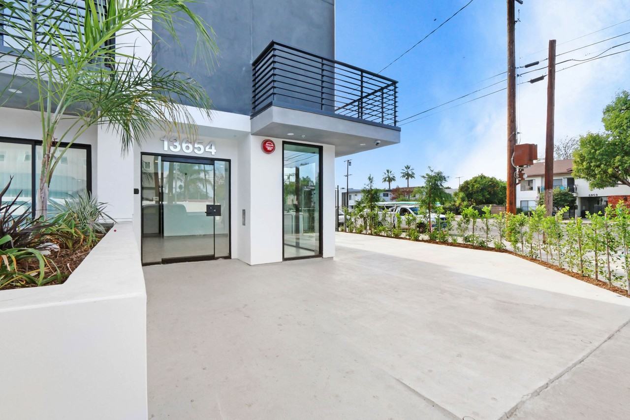 Bassett 54 - Photo 5 of 8