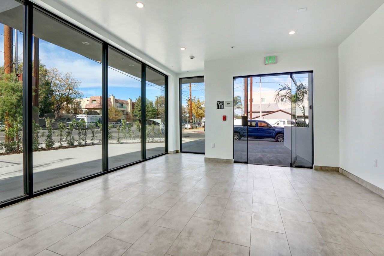 Bassett 54 - Photo 6 of 8