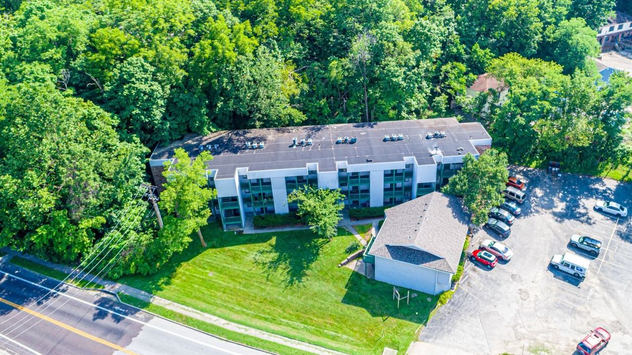 Cliffside Manor - Photo 2 of 21