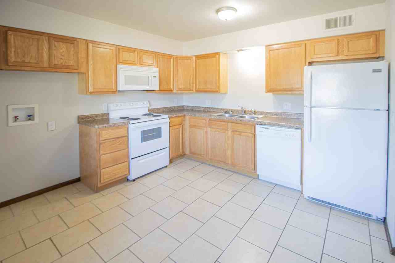 Cliffside Manor - Photo 4 of 21