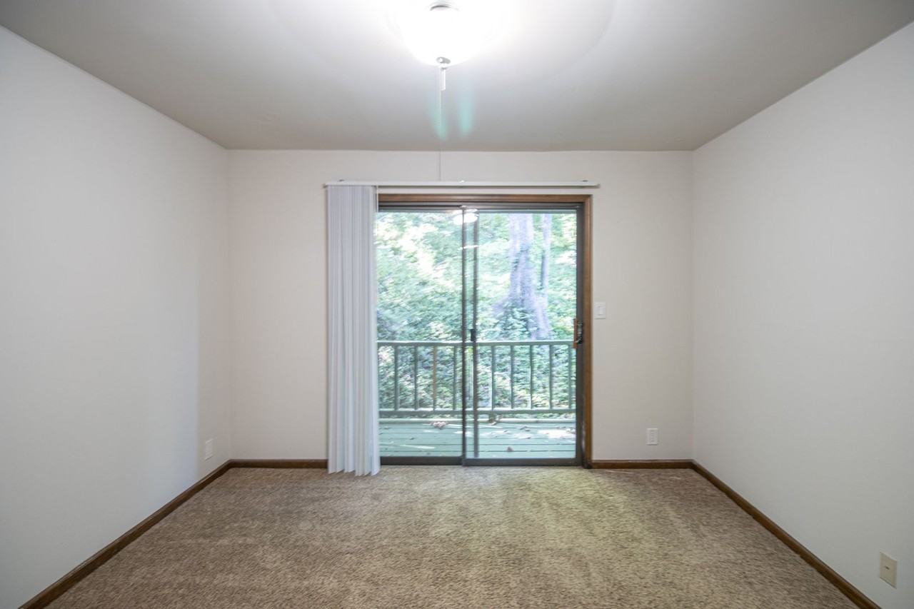 Cliffside Manor - Photo 7 of 21