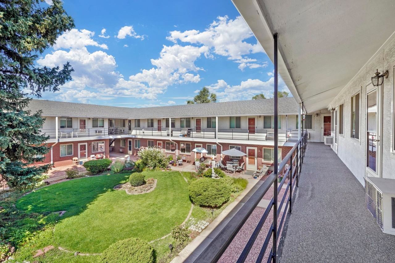 Taylor St Apartments - Photo 2 of 7