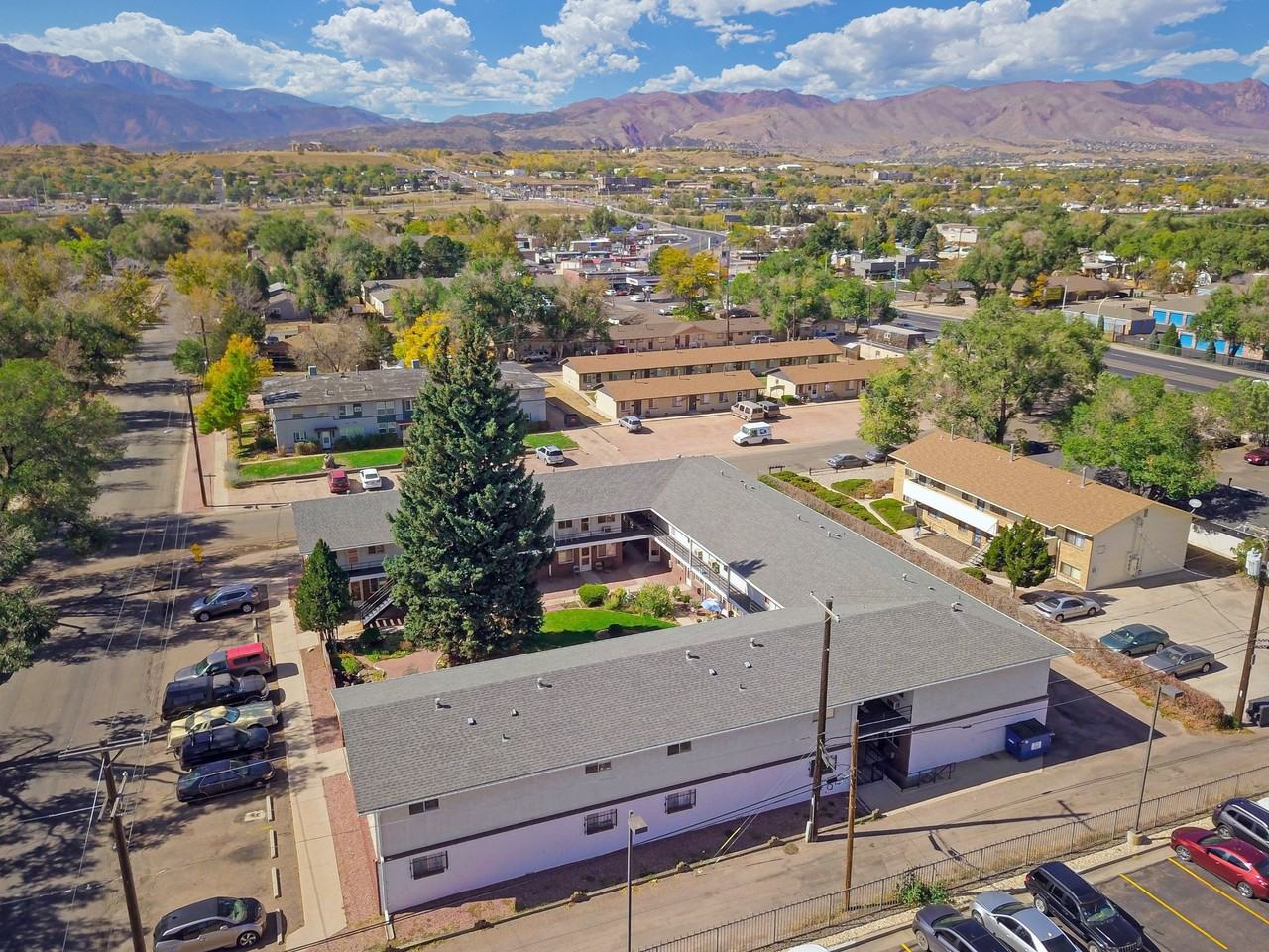 Taylor St Apartments - Photo 3 of 7